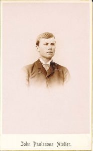 John Paulson visitkort, fram (P118_0001F).