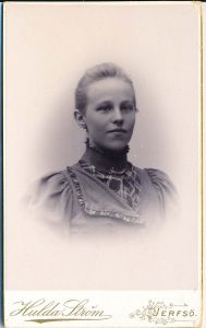 Hulda Ström visitkort Järvsö, fram (P209_0003F).