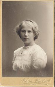 Klara Hacksell visitkort Gefle, fram (P509_0002A).